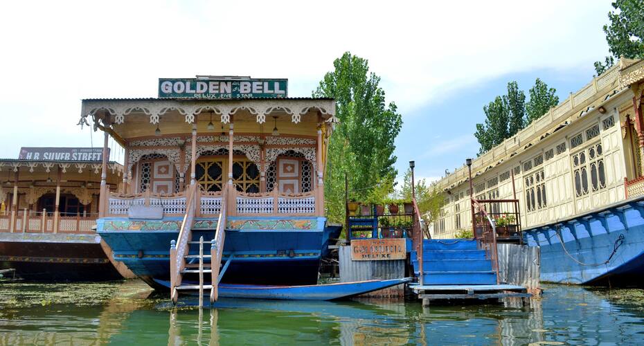Golden Bell Houseboat, Srinagar 1